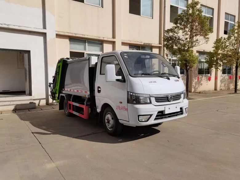 國六環衛垃圾車亮相 攜手共建美好環境 國六環衛垃圾車亮相 攜手共建美好環境